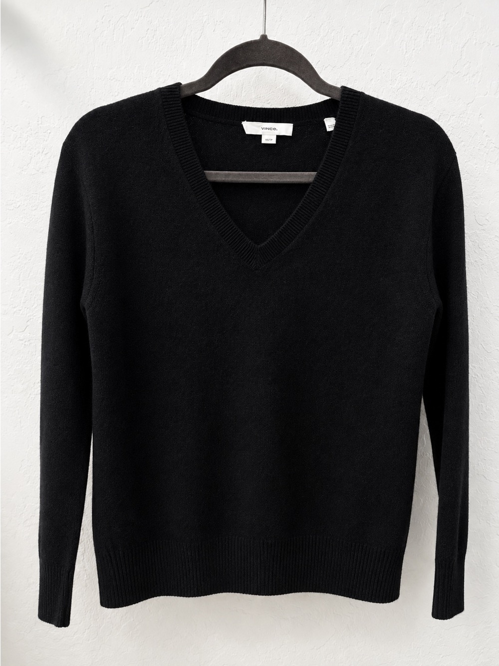 🖤 NWOT Vince Black Wool Cashmere V-Neck Sweater XS